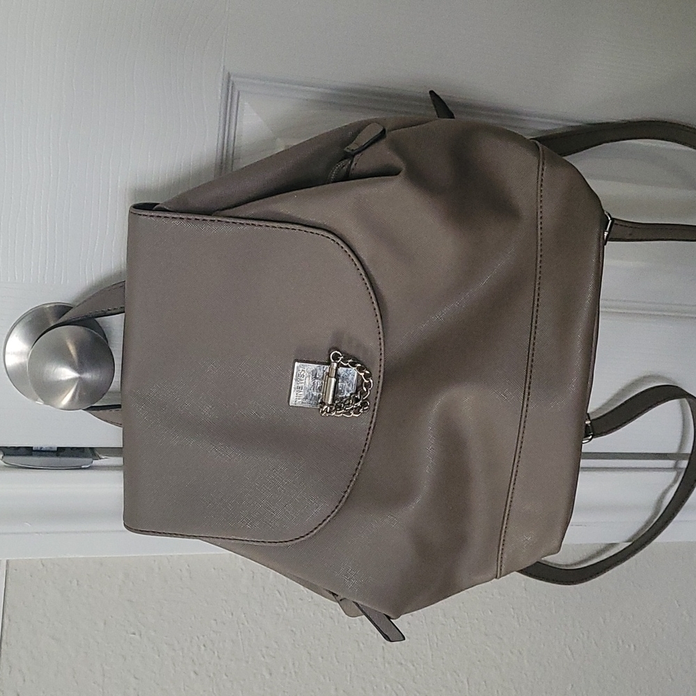 NINE WEST BACKPACK GRAYISH BEIGE